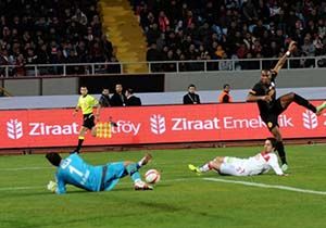 Galatasaray, Medical Park Antalyaspor Ma in Spor Yazarlar Ne Dedi?