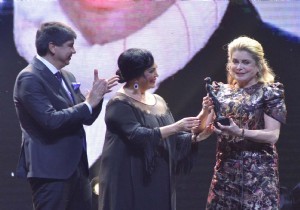 Antalya Film Festivali nin lk dlleri Sahiplerine Verildi