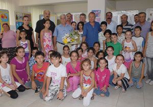Minik Sanatlarn lk Sergi Heyecan
