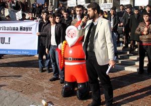 stanbul da Noel Baba Protestosu