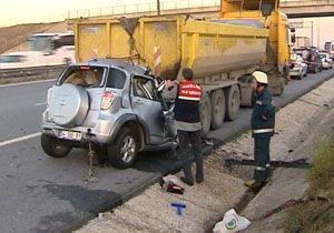 Otomobil, Yol Kenarndaki Kamyona arpt: 2 l   