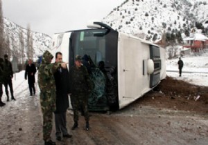 Afyon un ay lesi nde Yolcu Otobs Devrildi