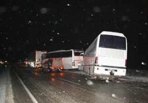 MHP lileri Tayan Otobs Afyon da Kaza Yapt