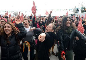 Kadna iddete Dansl Protesto