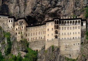Smela Manastr nda Kaya Islah almalar Balyor