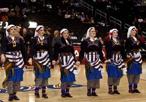 NBA`de Pon Pon Kz Yerine Trk Folklr Ekibi