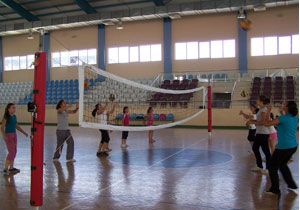Korkuteli nde Voleybol Yaz Kursu Devam Ediyor