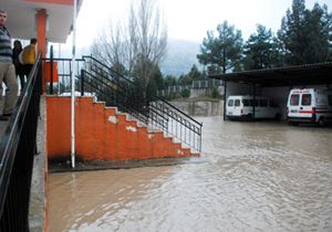 Antalya da Ar Frtna ve Yamur Hayat Olumsuz Etkiliyor